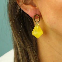 Dangling Diamonds