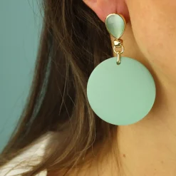Elegant Dangling Disc